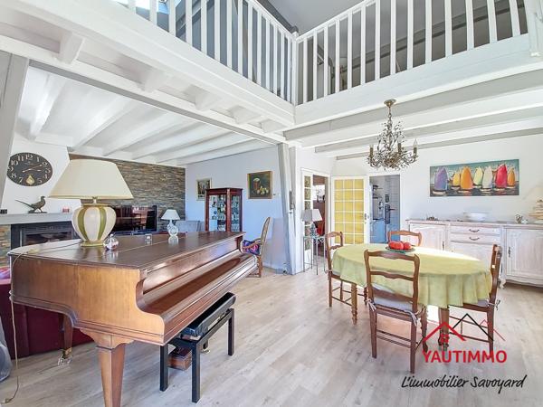 Messery (74140) Maison familiale 5 chambres avec piscine et terrain arboré à Messery, proche lac Léman