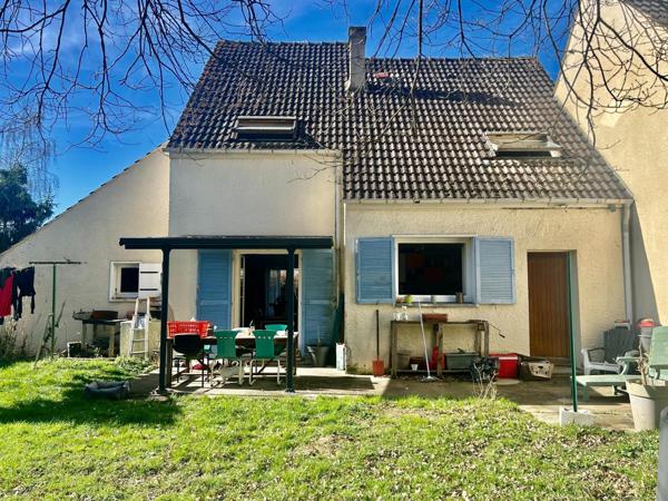 Maison familiale située à Souppes-sur-Loing.