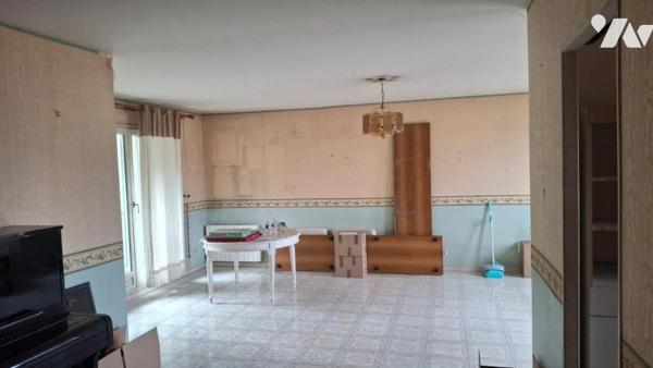 Sur la commune de Noisy le Grand (Seine Saint Denis) Appartement de 5 pièces principales et box