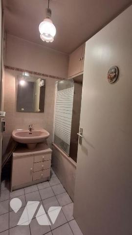 Sur la commune de Noisy le Grand (Seine Saint Denis) Appartement de 5 pièces principales et box