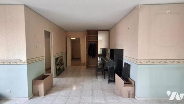 Sur la commune de Noisy le Grand (Seine Saint Denis) Appartement de 5 pièces principales et box