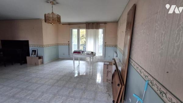 Sur la commune de Noisy le Grand (Seine Saint Denis) Appartement de 5 pièces principales et box