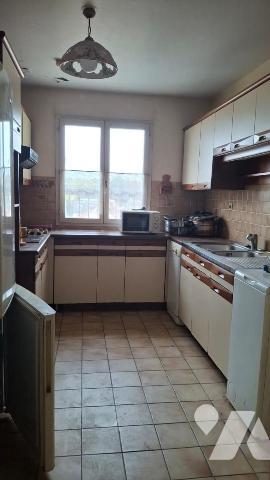 Sur la commune de Noisy le Grand (Seine Saint Denis) Appartement de 5 pièces principales et box