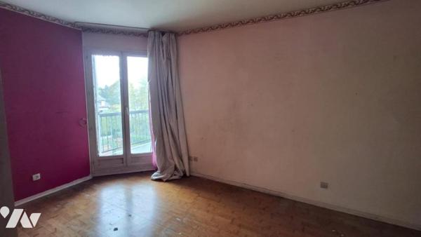 Sur la commune de Noisy le Grand (Seine Saint Denis) Appartement de 5 pièces principales et box