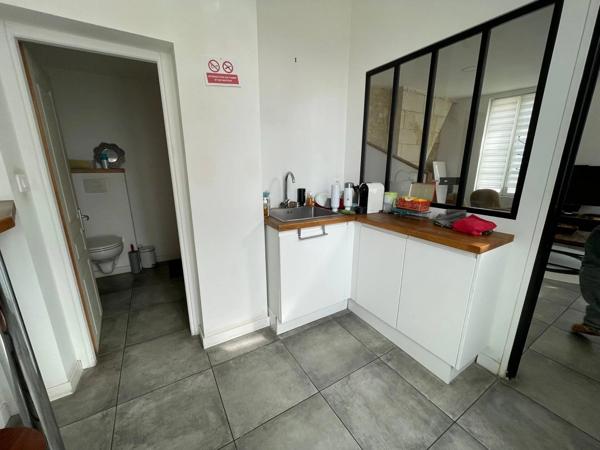 Location                                                      Local commercial
                        
                     4 pièces                      86 m2                     à Niort