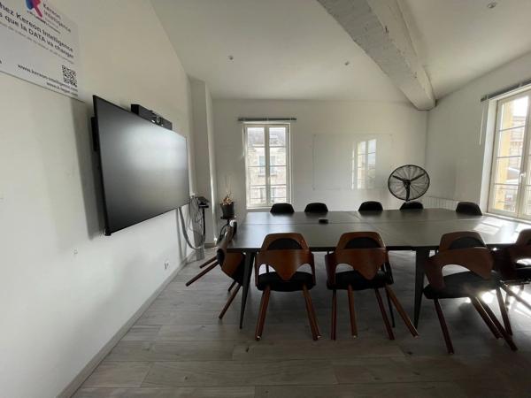 Location                                                      Local commercial
                        
                     4 pièces                      86 m2                     à Niort