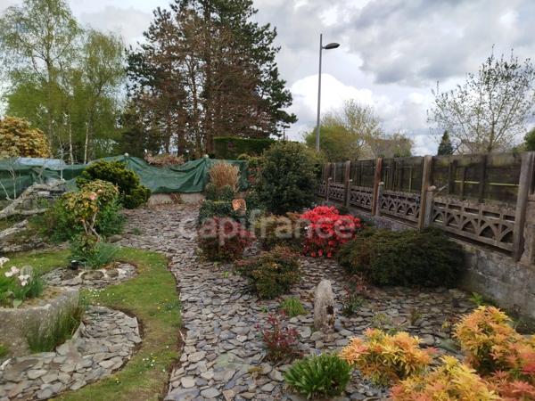 EXCLUSIVITE -PLEVIN- Maison convivial 176 m2 - Grand jardin arboré/paysager - dépendances proche de CARHAIX