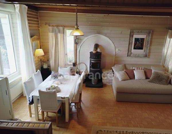 EXCLUSIVITE -PLEVIN- Maison convivial 176 m2 - Grand jardin arboré/paysager - dépendances proche de CARHAIX