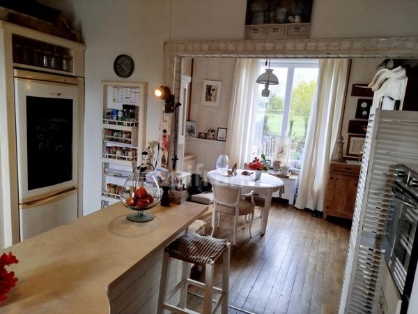 EXCLUSIVITE -PLEVIN- Maison convivial 176 m2 - Grand jardin arboré/paysager - dépendances proche de CARHAIX
