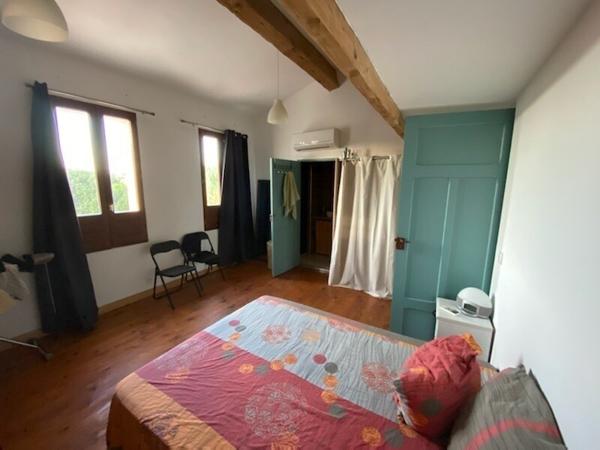 Charmante maison avec deux appartements et jardin avec piscine