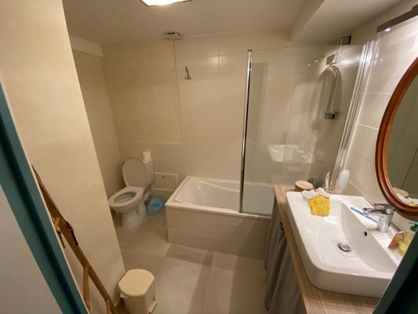 Charmante maison avec deux appartements et jardin avec piscine