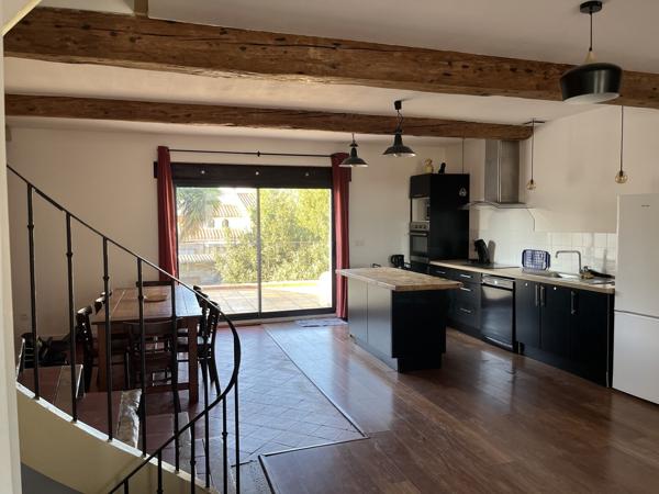 Charmante maison avec deux appartements et jardin avec piscine