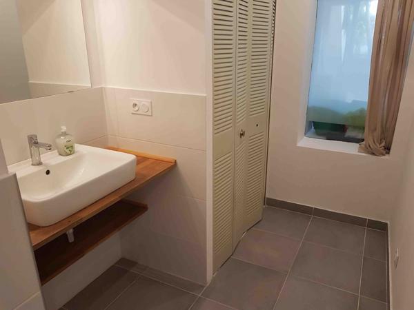 Charmante maison avec deux appartements et jardin avec piscine