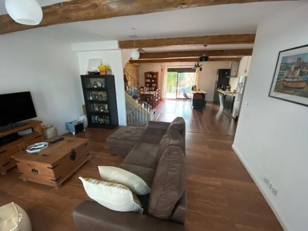 Charmante maison avec deux appartements et jardin avec piscine