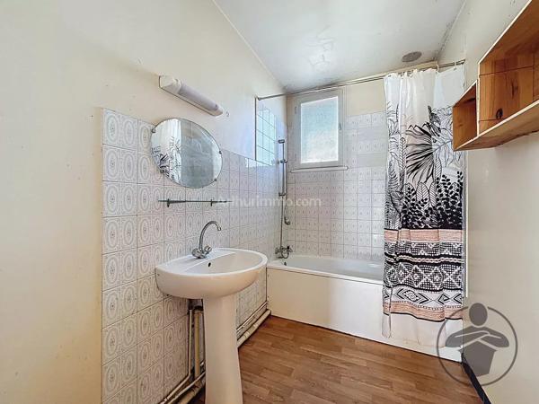Vente                                                      Immeuble
                        
                     8 pièces                      162 m2                     à Coutras