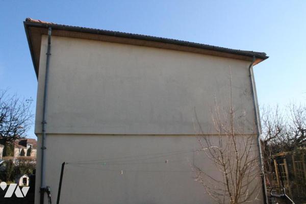 VAROIS-et-CHAIGNOT - Secteur résidentiel - Maison TYPE 5 au calme à conforter