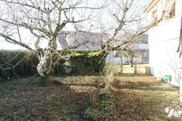 VAROIS-et-CHAIGNOT - Secteur résidentiel - Maison TYPE 5 au calme à conforter