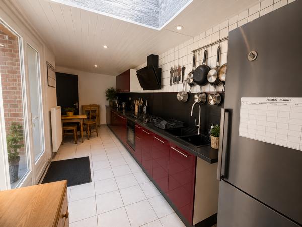 LILLE 5 MN DU METRO CHR JOLIE SEMI INDIVIDUELLE SUR 376M²