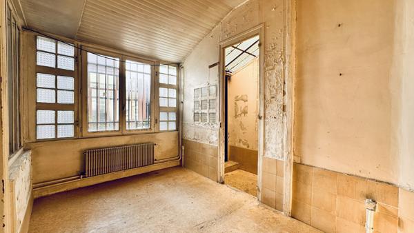A VENDRE ATELIER / LOFT "COMME UNE MAISON" 116 M2 PARIS 10E CANAL SAINT MARTIN RUE RECHERCHÉE