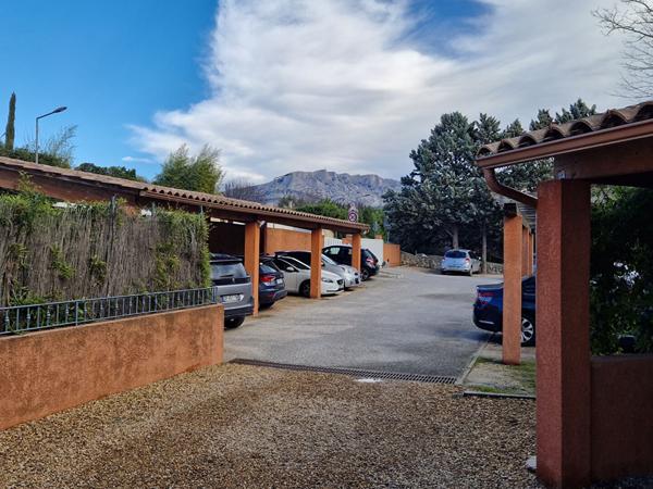 Appartement 2 pièces - 64 m2 - proche Aix-en-Provence - 2 places de stationnement privatives