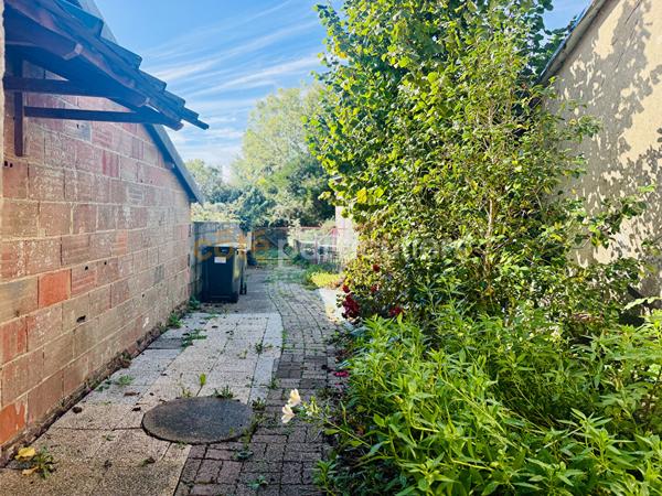 Vente
                Immeuble138 m² - 6 Pièces -
                    BOURGVALLEES (50750)