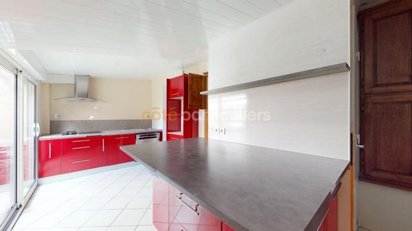 Vente
                Immeuble138 m² - 6 Pièces -
                    BOURGVALLEES (50750)