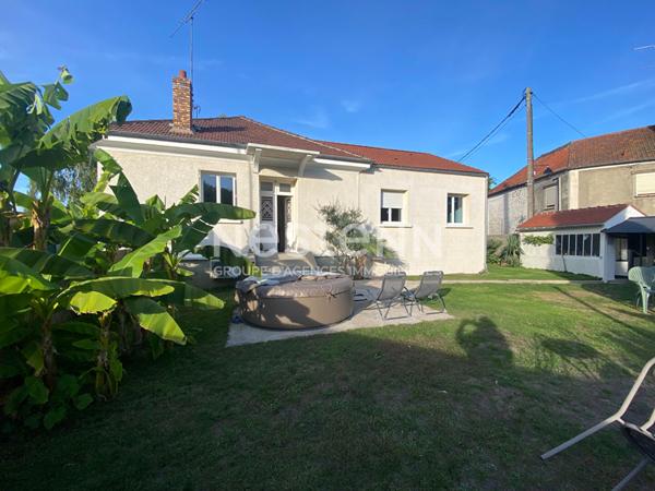 Maison située en plein centre ville de La Ferté Alais - Pièce de vie spacieuse - 3 chambres - cave partielle - terrain clos de 352 m2