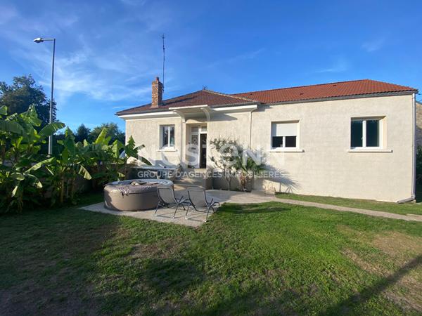 Maison située en plein centre ville de La Ferté Alais - Pièce de vie spacieuse - 3 chambres - cave partielle - terrain clos de 352 m2