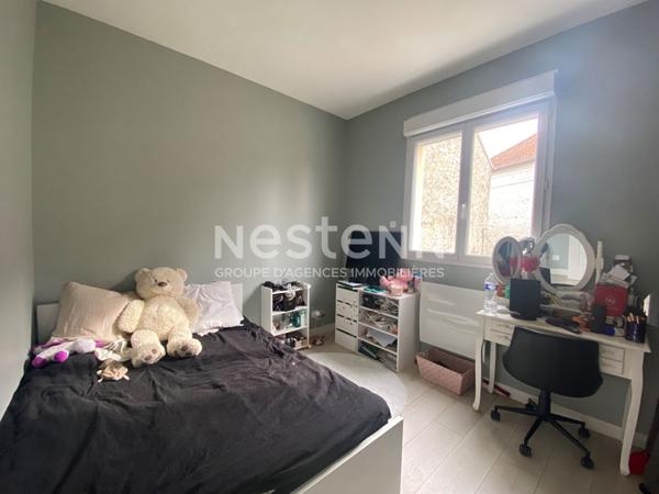 Maison située en plein centre ville de La Ferté Alais - Pièce de vie spacieuse - 3 chambres - cave partielle - terrain clos de 352 m2