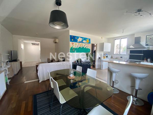 Maison située en plein centre ville de La Ferté Alais - Pièce de vie spacieuse - 3 chambres - cave partielle - terrain clos de 352 m2