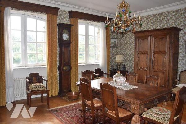 MOULAY- Aux portes de MAYENNE, jolie propriété en pierres aux beaux volumes sur vaste terrain d...