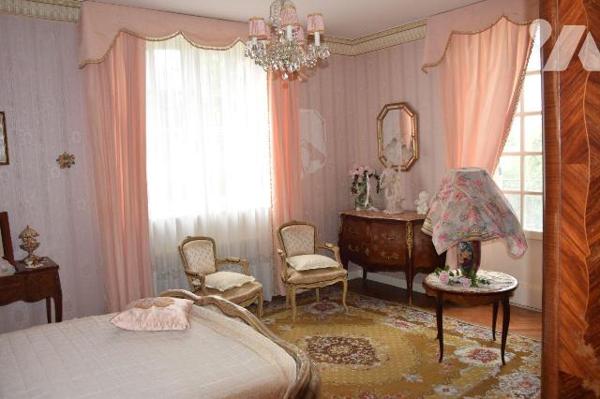 MOULAY- Aux portes de MAYENNE, jolie propriété en pierres aux beaux volumes sur vaste terrain d...