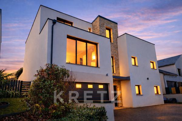 VILLA CONTEMPORAINE D’EXCEPTION AVEC PISCINE, ROOFTOP ESPACE BIEN-ÊTRE – JARDIN - GARAGE
