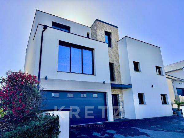 VILLA CONTEMPORAINE D’EXCEPTION AVEC PISCINE, ROOFTOP ESPACE BIEN-ÊTRE – JARDIN - GARAGE