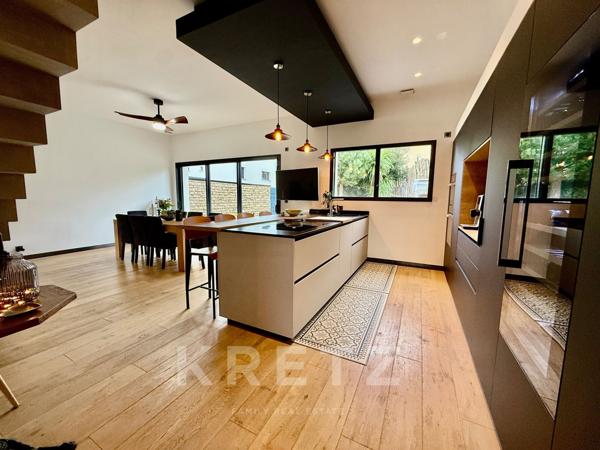 VILLA CONTEMPORAINE D’EXCEPTION AVEC PISCINE, ROOFTOP ESPACE BIEN-ÊTRE – JARDIN - GARAGE