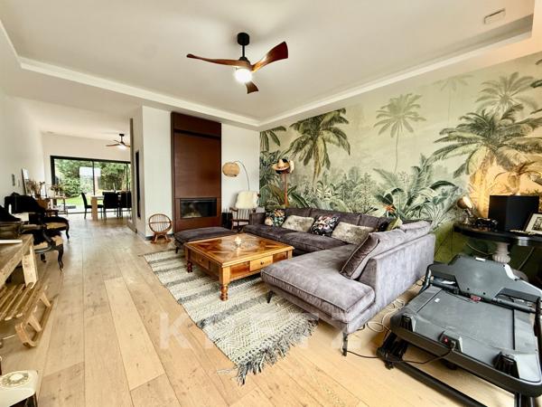 VILLA CONTEMPORAINE D’EXCEPTION AVEC PISCINE, ROOFTOP ESPACE BIEN-ÊTRE – JARDIN - GARAGE