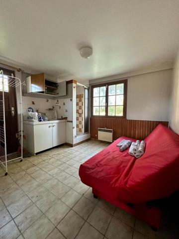 Maison à la campagne avec dépendances