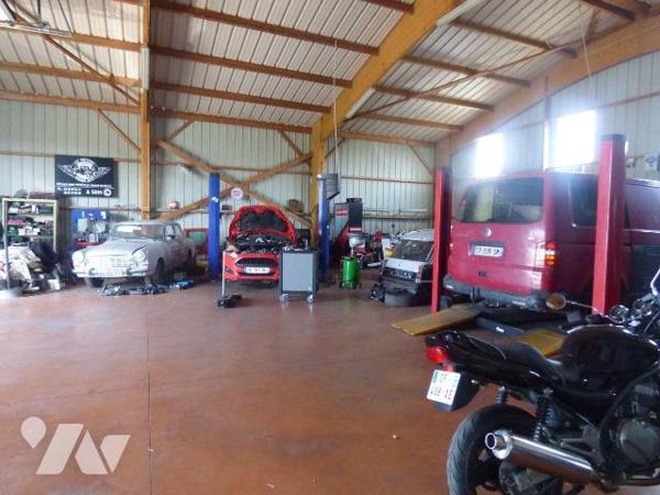 Local commercial avec logement de 2 pièces sur terrain de 1191 m2