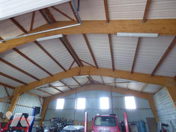 Local commercial avec logement de 2 pièces sur terrain de 1191 m2