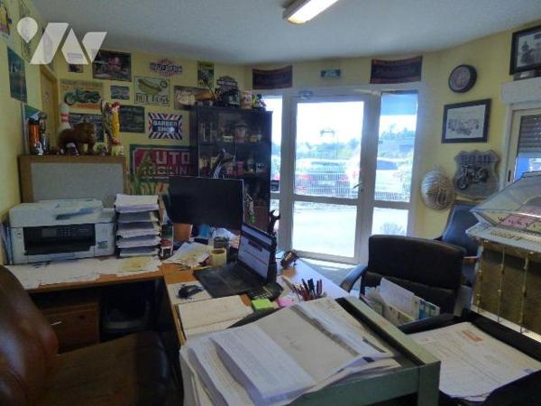 Local commercial avec logement de 2 pièces sur terrain de 1191 m2