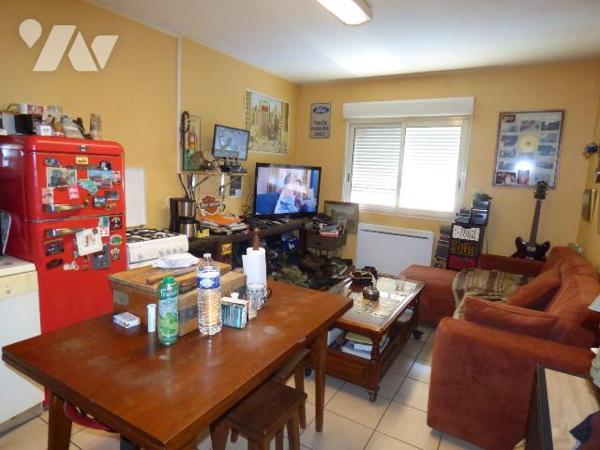 Local commercial avec logement de 2 pièces sur terrain de 1191 m2