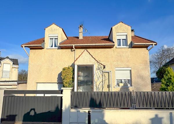 maison familiale avec 3 chambres et une dépendance