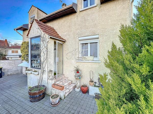 maison familiale avec 3 chambres et une dépendance