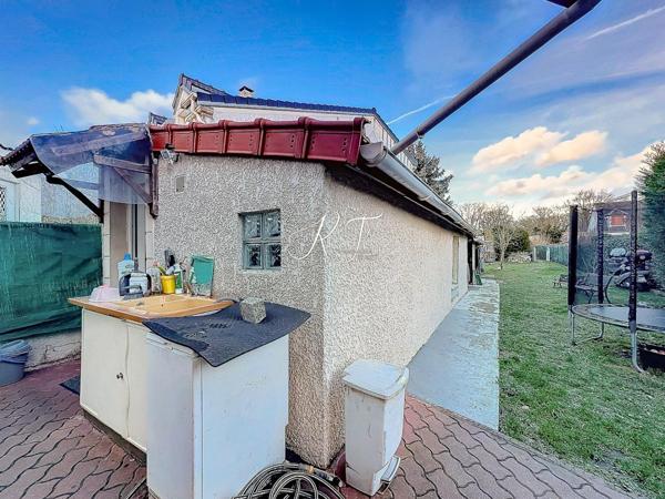 maison familiale avec 3 chambres et une dépendance