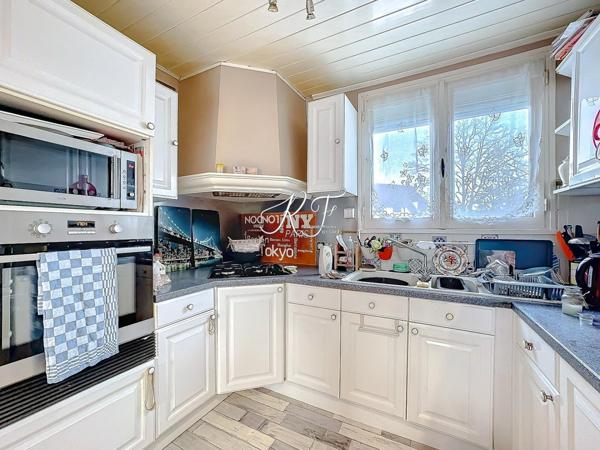 maison familiale avec 3 chambres et une dépendance