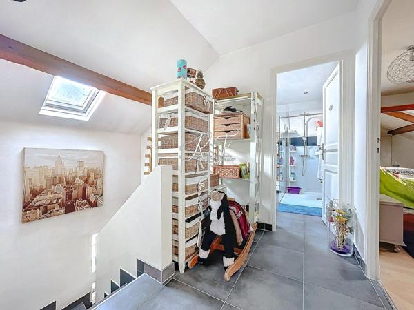 maison familiale avec 3 chambres et une dépendance