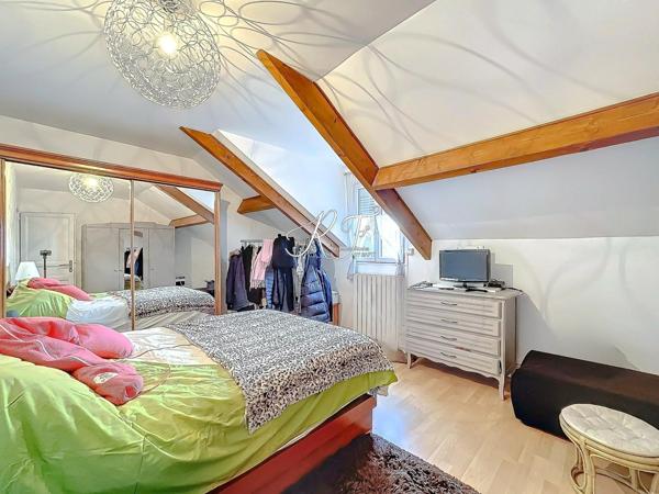 maison familiale avec 3 chambres et une dépendance