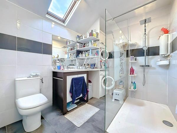 maison familiale avec 3 chambres et une dépendance