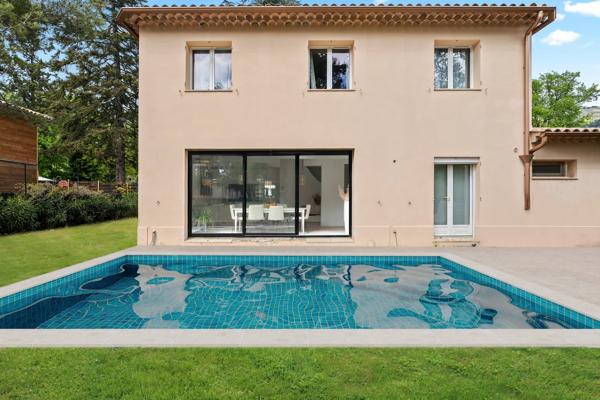 Entre mer et montagne, villa rénovée.