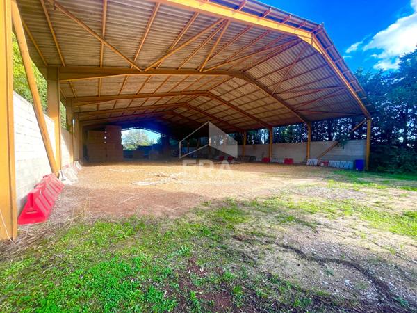 Carpentras, Hangar de 880 m² sur une parcelle de plus de 4 000 m²